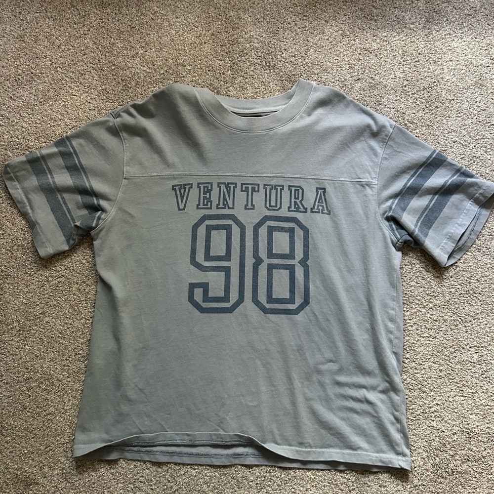 Arizona Jean Company Gray Graphic Tee